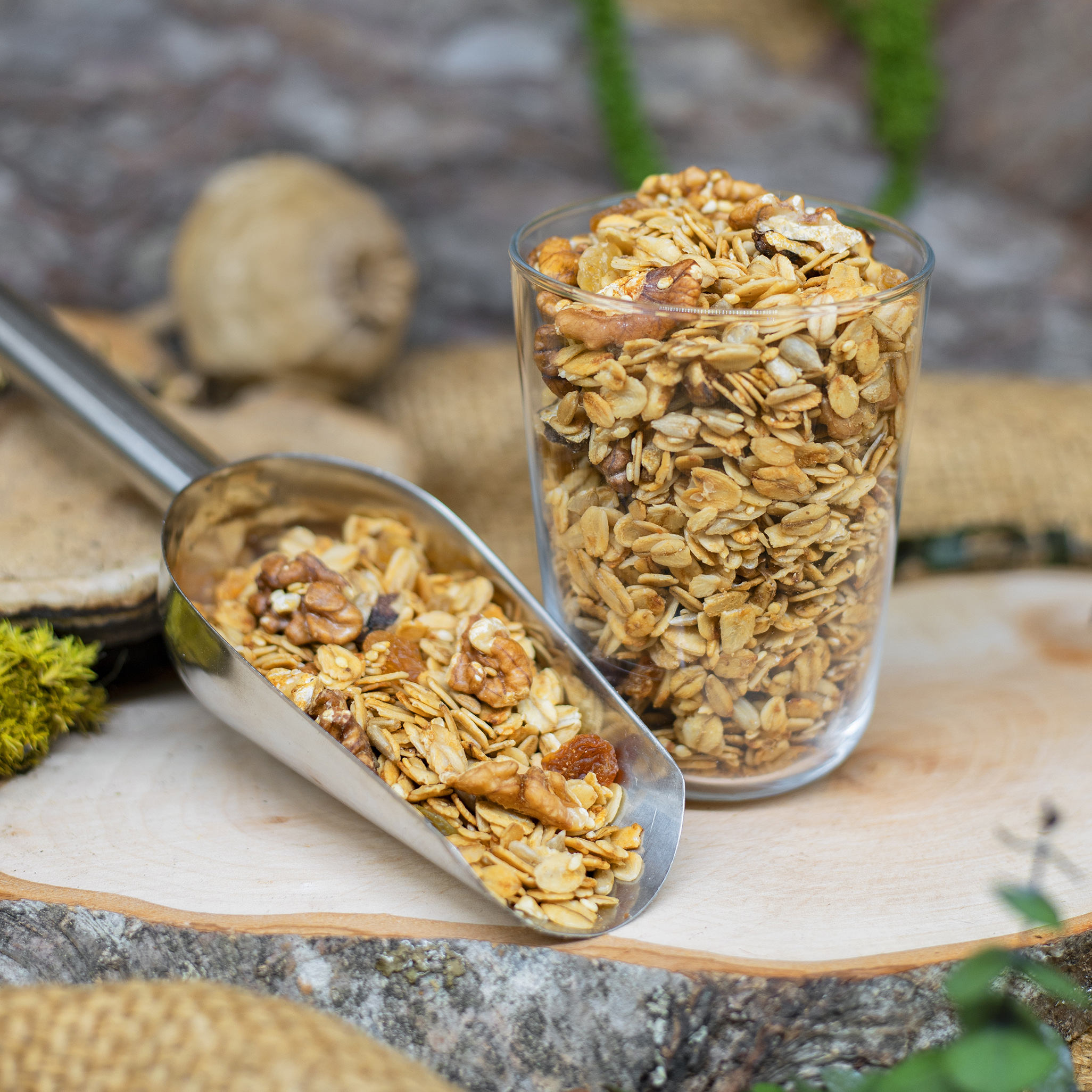 Granola cu Nuci & Stafide